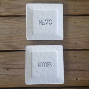 Ceramic square plates set of two